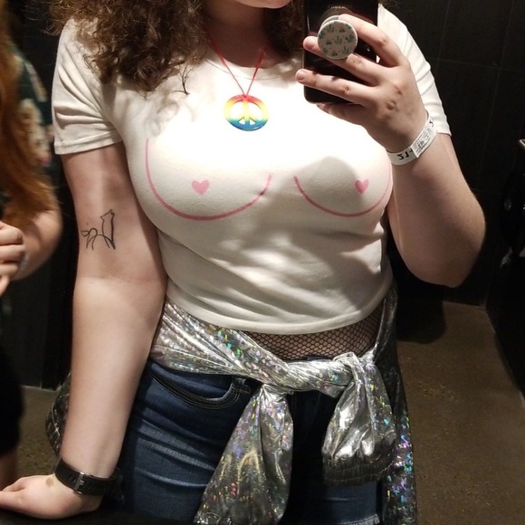 Pink boob crop top - Picture 4 of 4